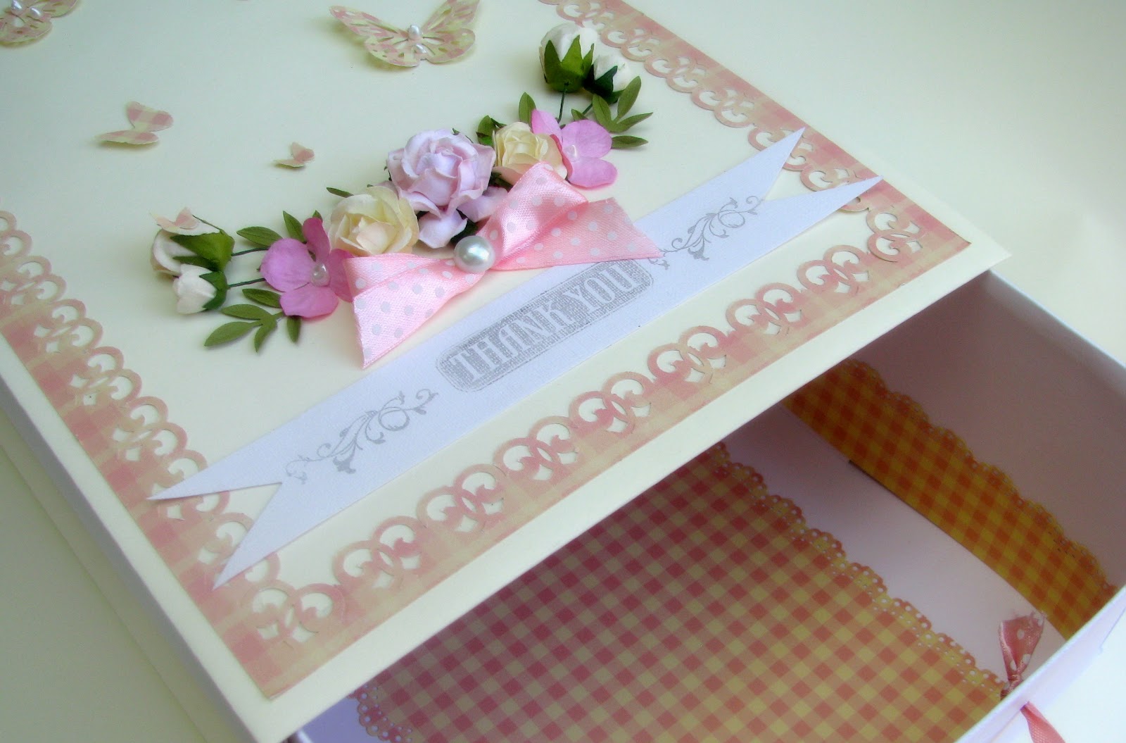 My Crafty Studio O Cutie Pentru Cadou Si 3 Invitatii