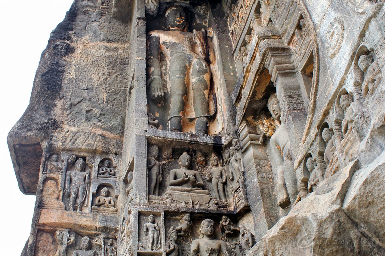 Sculptures on the facade of Cave 26