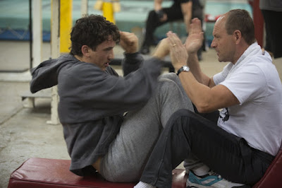 Image of Miles Teller and Aaron Eckhart in Bleed for This (3)