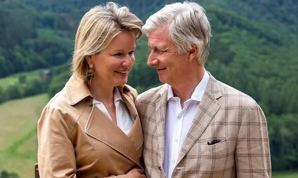 Queen Mathilde, Crown Princess Elisabeth, Prince Gabriel, Princess Eleonore and Queen Paola. beige trench coat white edge trim detail