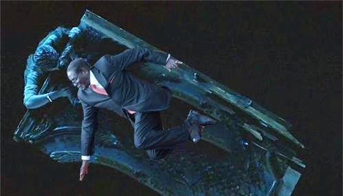 Mugabe takes a fall in touching scene from Titanic with Leonardo Dicaprio via geniushowto.blogspot.com #MugabeFalls memes