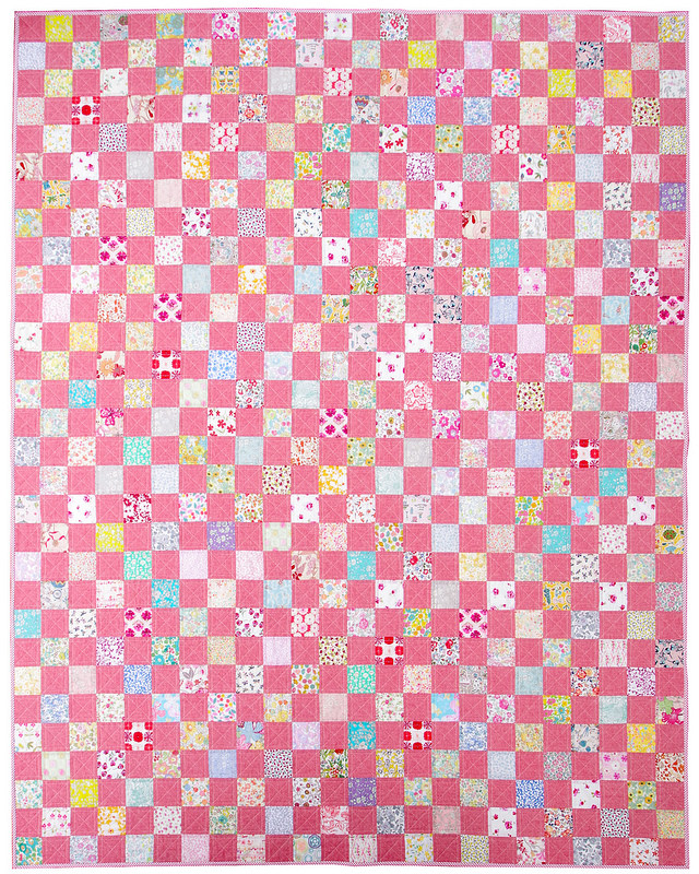 Liberty of London and Chambray Checkerboard Quilt - In Red | © Red Pepper Quilts 2018 #checkerboardquilt #scrapquilt #patchworkquilt 