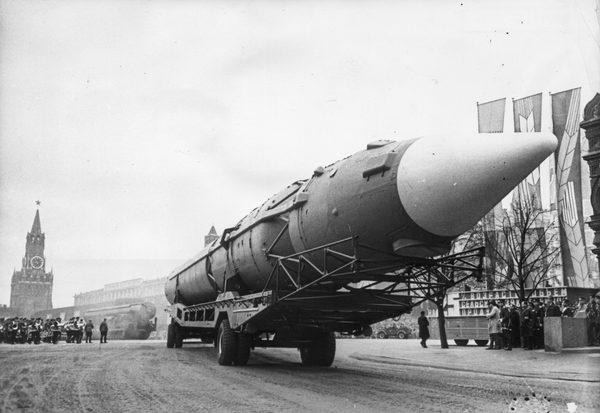Cold War H5N1 broad consensus agrees that the menses of mutual coldness state of war lasted from the goal of Cold War
