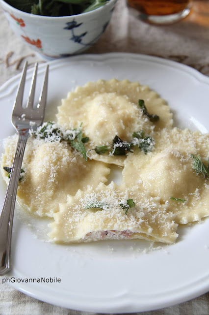 Ravioli farciti con prosciutto cotto Lenti & Lode, formaggio fresco e parmigiano
