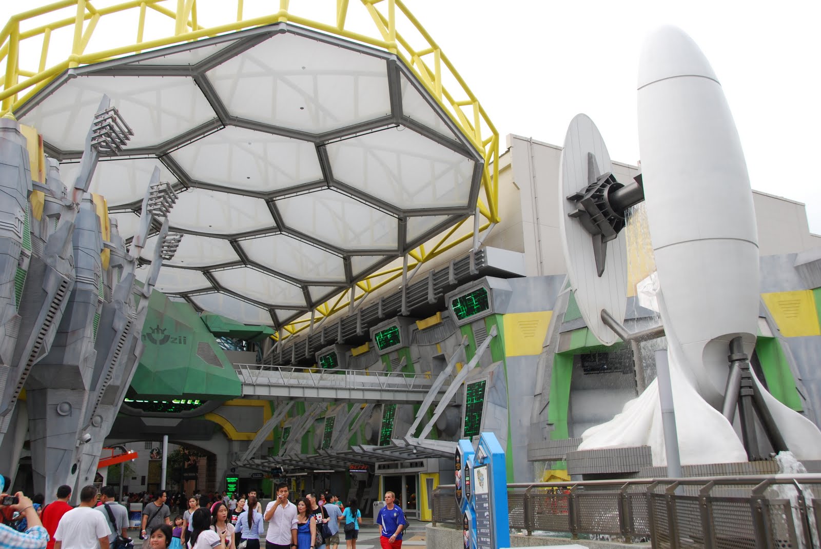 Singapore Weekends: Universal Studios - Sci Fi City
