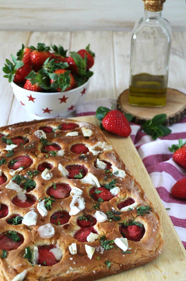 strawberry focaccia, focaccia de fresas