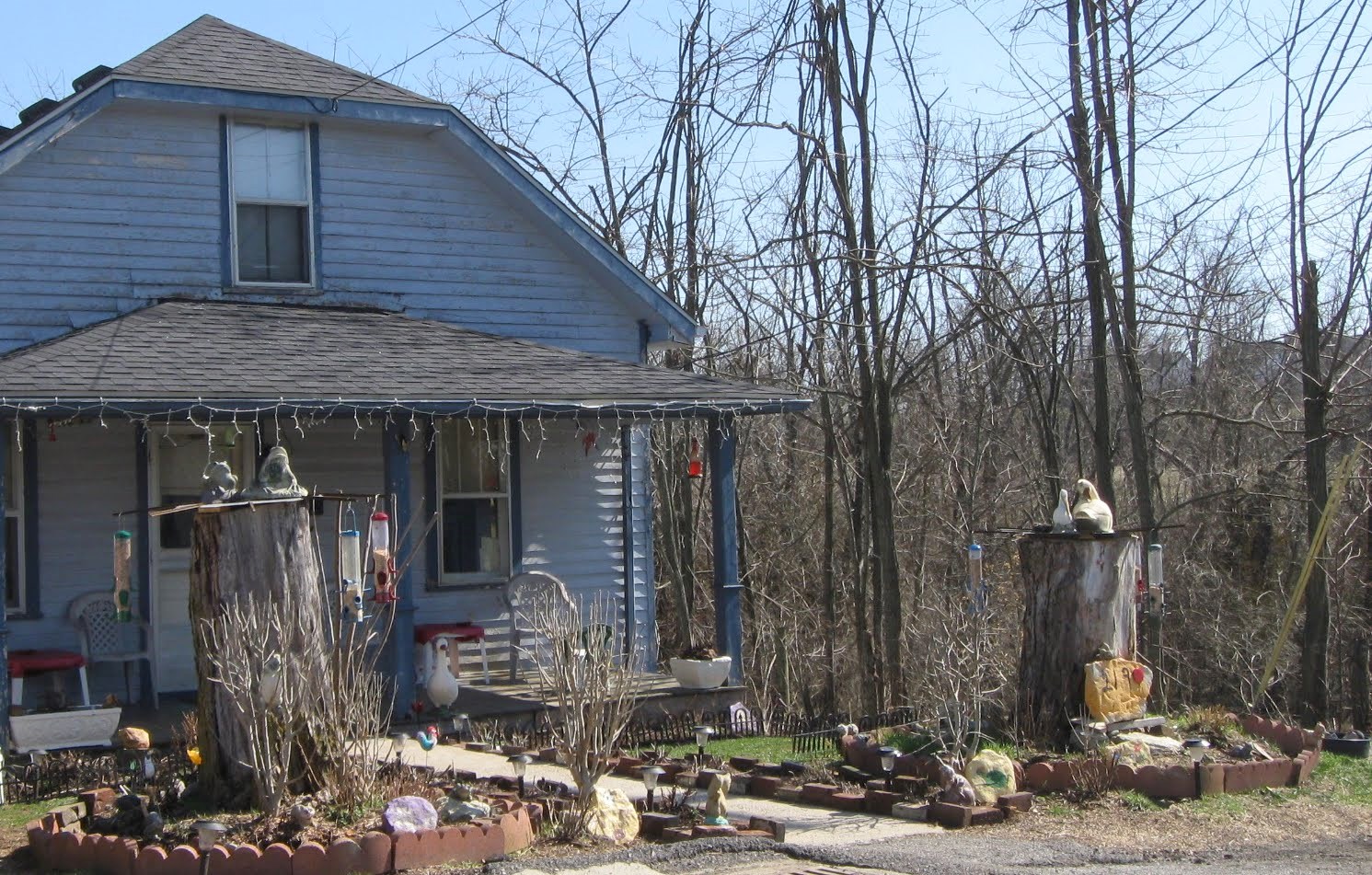 FOLKWAYS NOTEBOOK: BEATRICE'S AFRICAN-AMERICAN YARD SHOW GARDEN