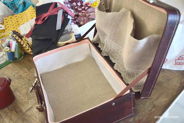 www.annecharriere.com, forrar, tapizar antigua maleta, maleta de los 50,