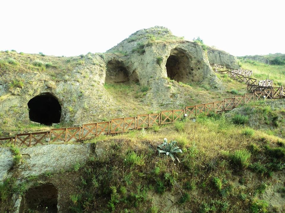 STORIA DELLE GROTTE RUPESTRI IN CALABRIA L'OPINIONE ALTERNATIVA STORIA DELLE GROTTE RUPESTRI IN CALABRIA L'OPINIONE ALTERNATIVA