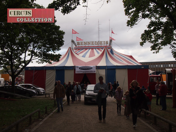 l'entrée du chapiteau du  Cirkus Benneweis 