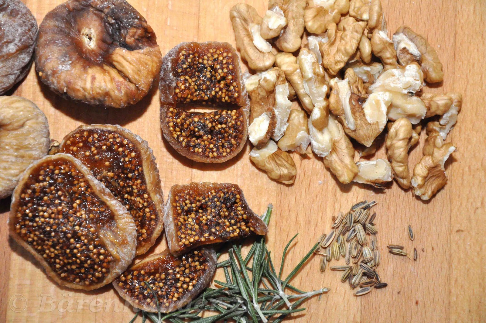 Fenchel Brot mit Feigen, Walnüssen und Rosmarin | Bärenhunger