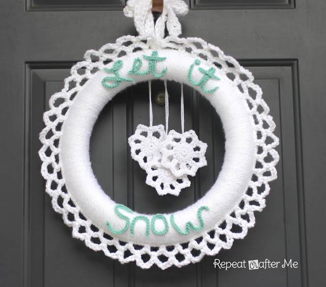 Cute Let it Snow Wreath by Repeat Crafter Me featured on Winter Wreaths at Remodelaholic.com