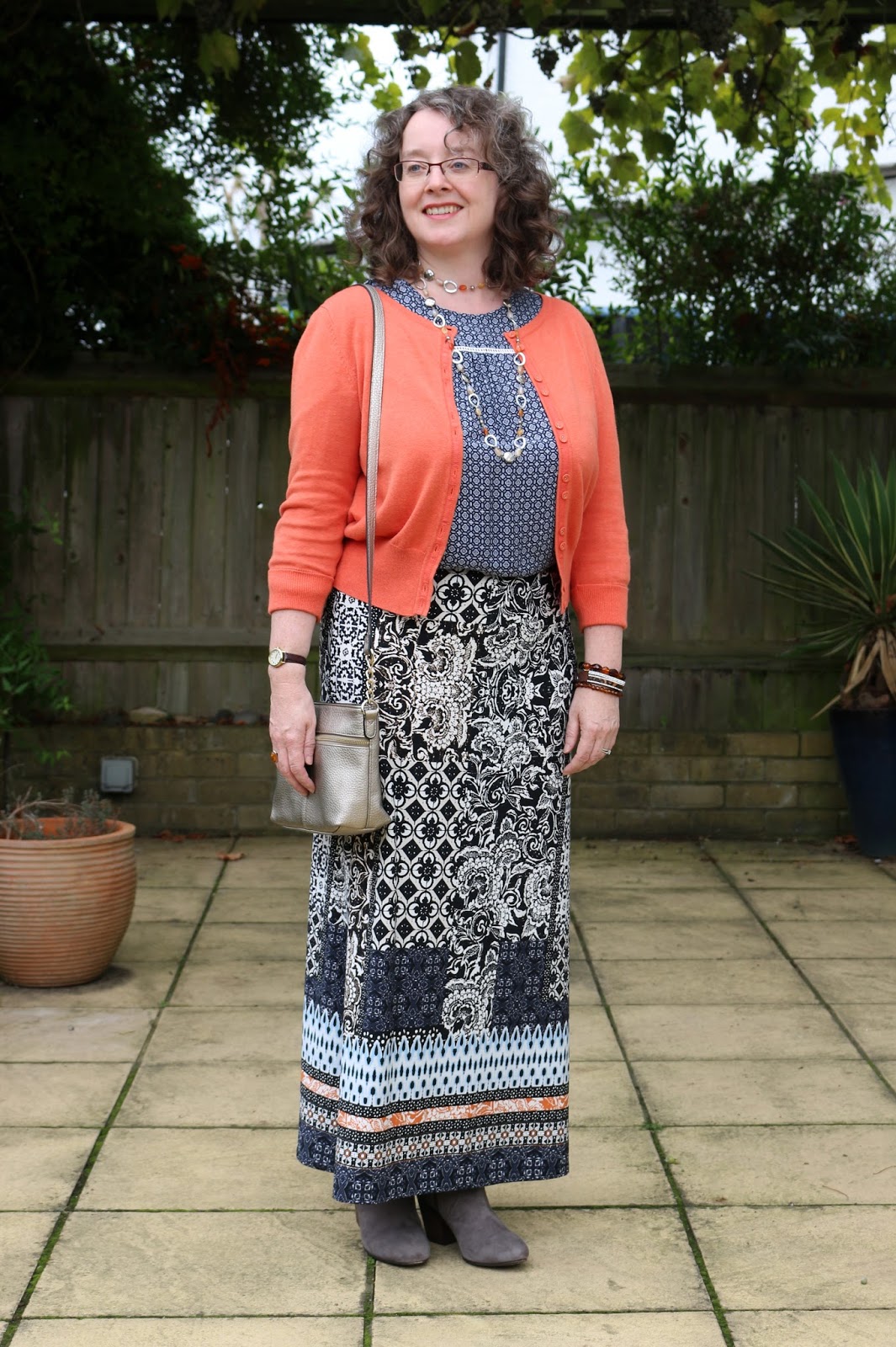 How to style your maxi skirt for Autumn: Pattern Mixing | Petite Silver Vixen