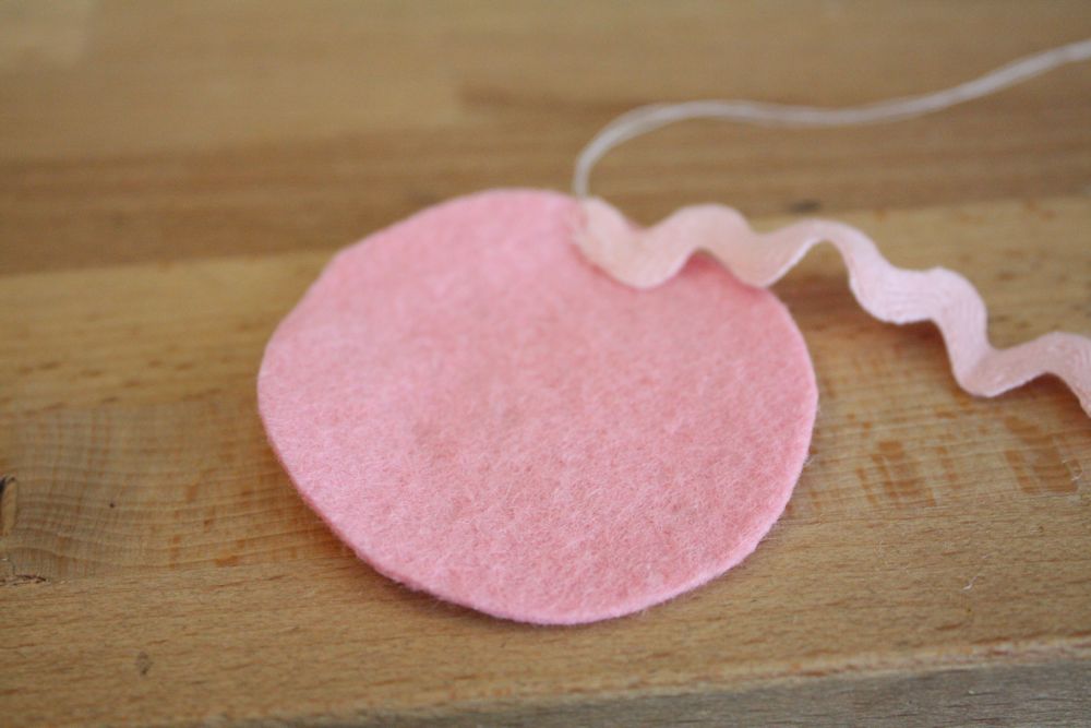 ric rac flower tutorial