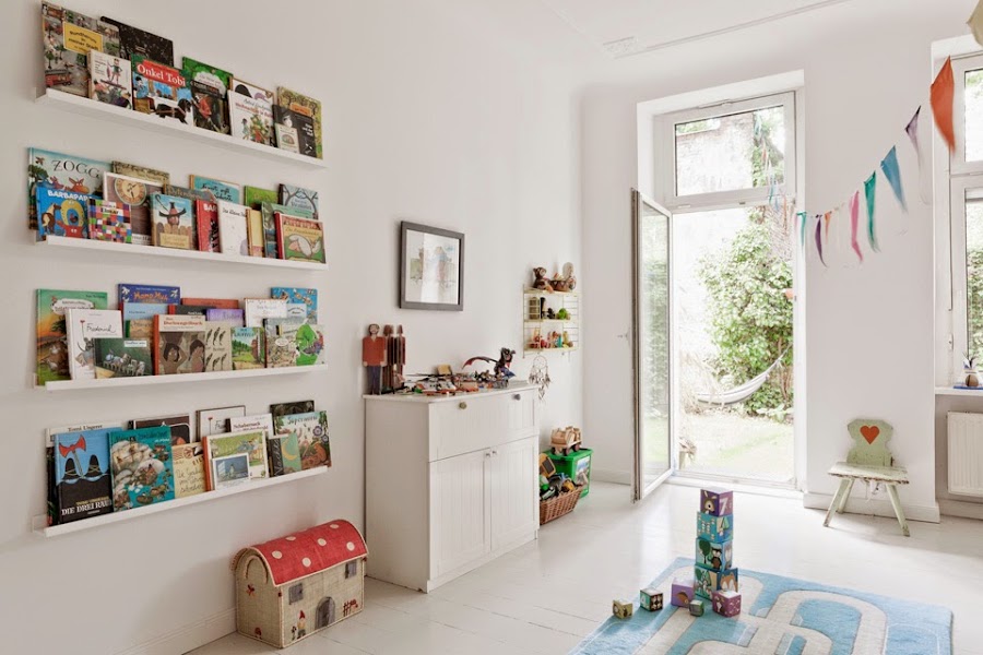 Apartamento Minimalista con Jardín fue Renovado en las Líneas de Diseño