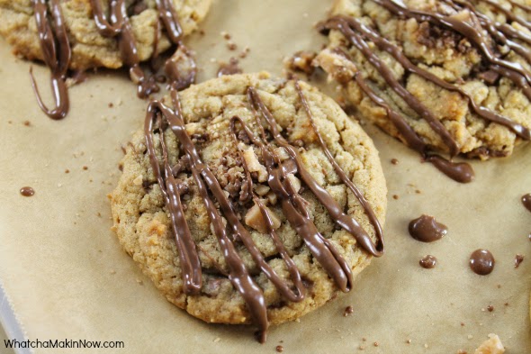 Peanut Butter Heath Cookies - soft, chewy, and a crunch from the toffee pieces. BEST cookie ever! 