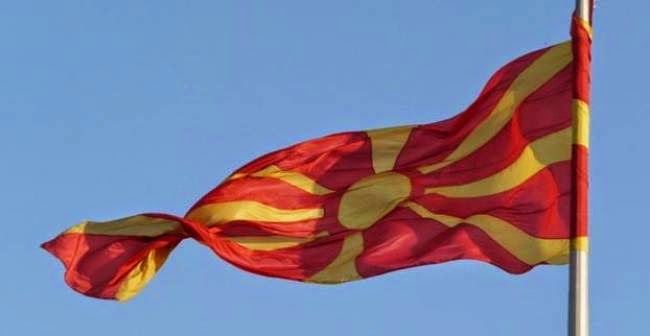 Πρόκληση! Έλληνες ξενοδόχοι της Χαλκιδικής ανεβάζουν σημαίες των Σκοπίων