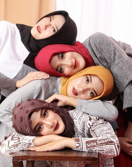 √ 27 Gaya Foto Studio Paling Kreatif yang Keren dan Kekinian Terbaru