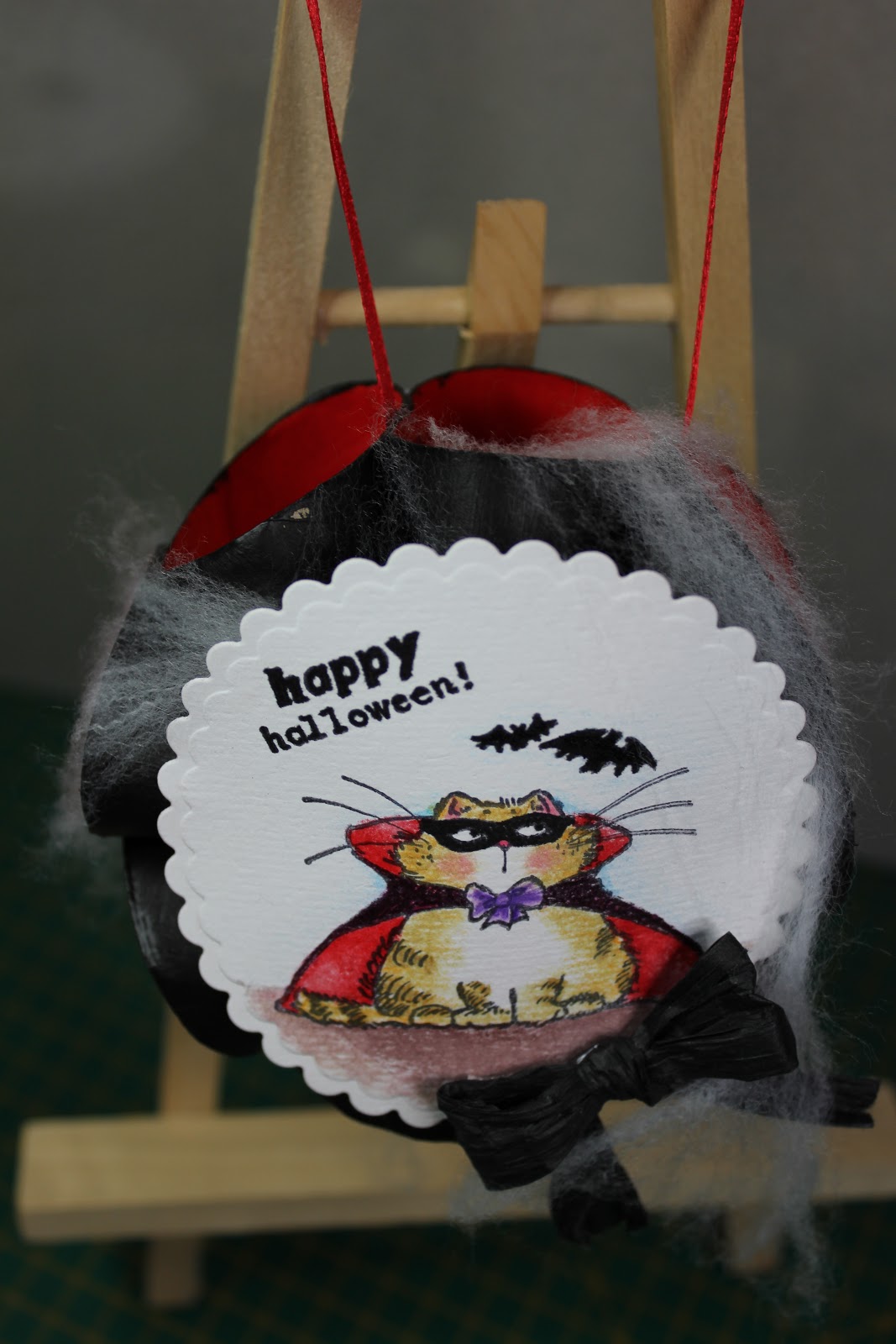 Kinderknutsels van Creafrea: Halloween versiering van WC rolletjes.