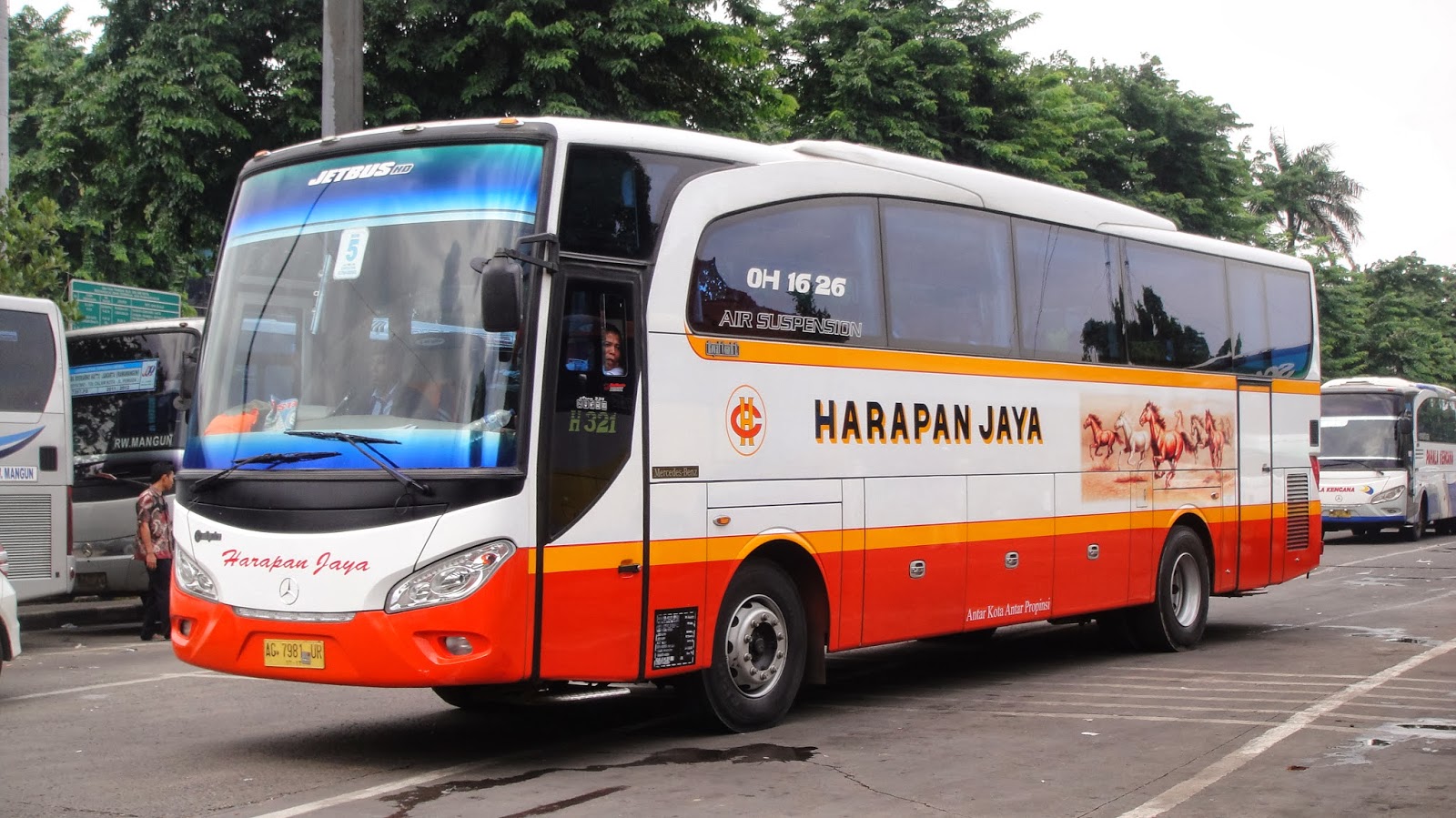 Bus Bus Yang Pernah Dan Masih Menguasai Aspal Jawa Timur Scenes