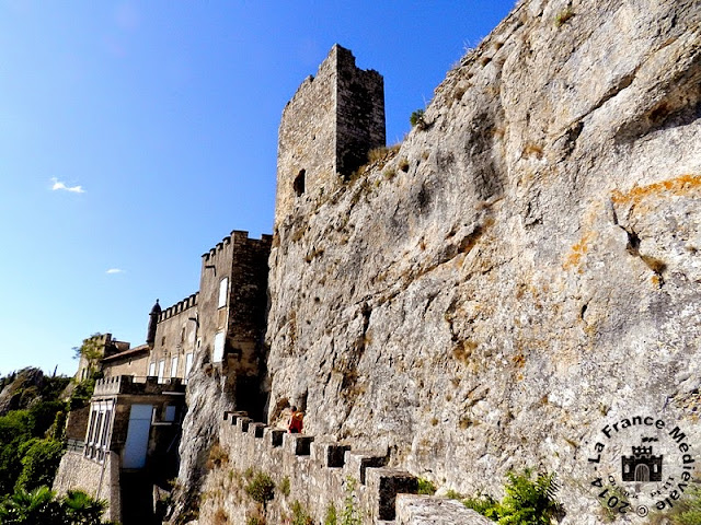 AIGUEZE (30) - Château-fort