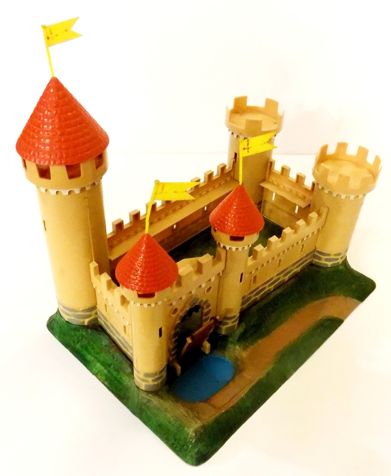 Toys and Stuff Marx Miniature Knights and Castle Playset Pt 2