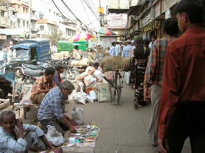 timo en la India, calle Nueva Delhi, round the world, La vuelta al mundo de Asun y Ricardo, mundoporlibre.com