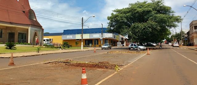 Prefeitura executa melhorias em canteiro central da Avenida São Pedro