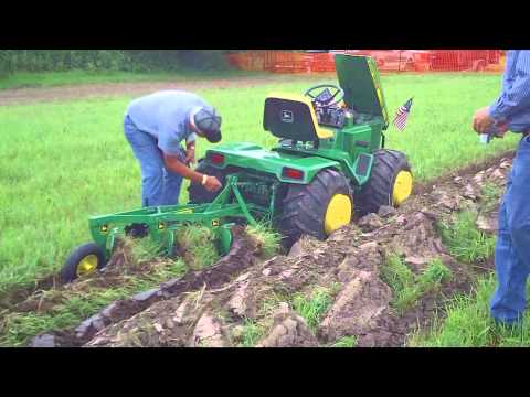 Tractor: Custom John Deere Garden Tractor at Little G 2010