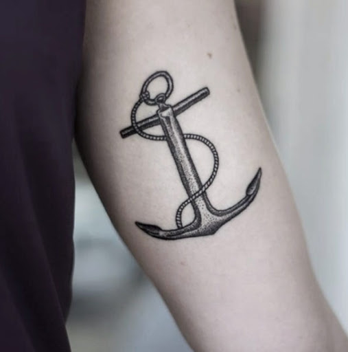 Este confrontado tatuagem de âncora