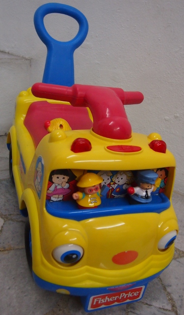 JuaiMurah: Fisher Price Little People Ride On School Bus