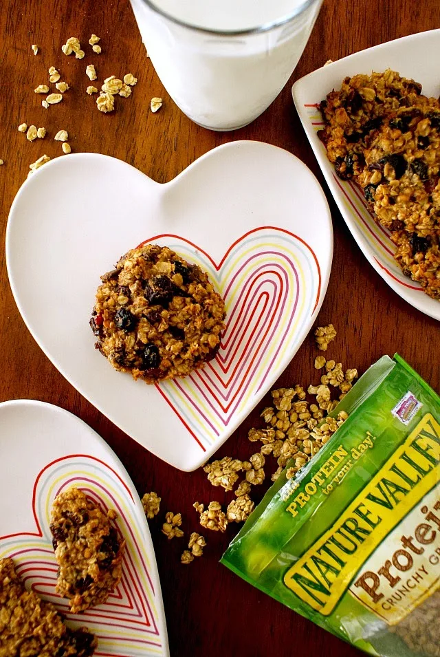 Granola Breakfast Cookies for busy weekday mornings!  #backtoschool #healthy #breakfast #ad #NatureValleyGranola