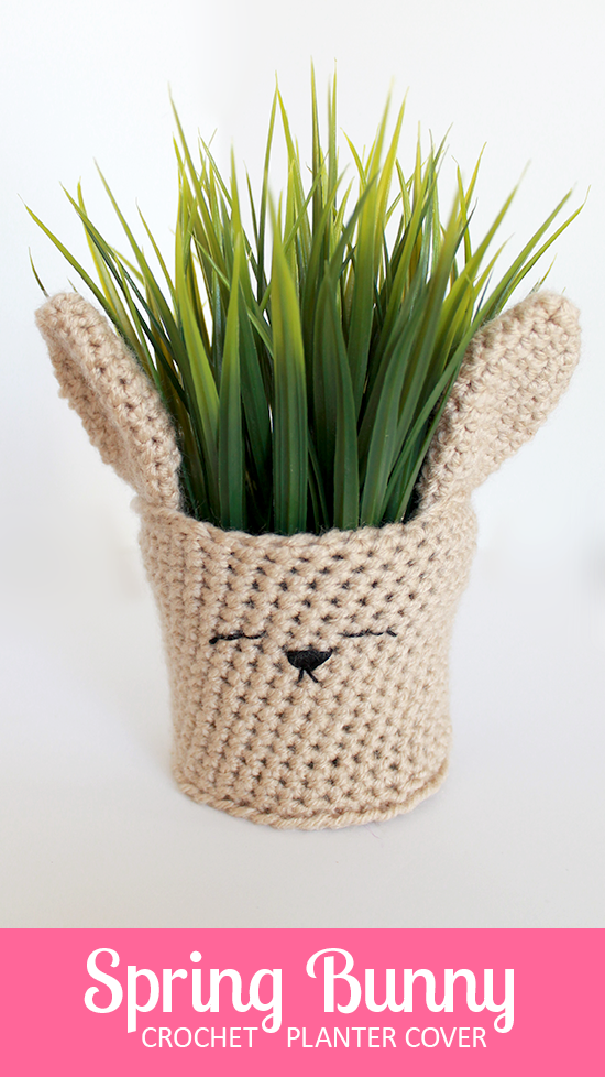 Darling bunny rabbit crochet planter cover -- perfect for spring and Easter! | The Inspired Wren