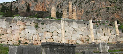 Τι υπάρχει κάτω από το μαντείο των Δελφών;  