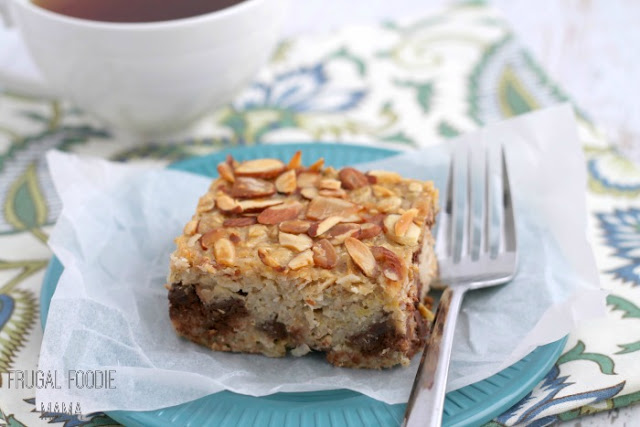 With its chunks of dark chocolate, coconut, & toasted almonds, this Almond Joy Banana Bread Baked Oatmeal only tastes like a decadent breakfast treat.