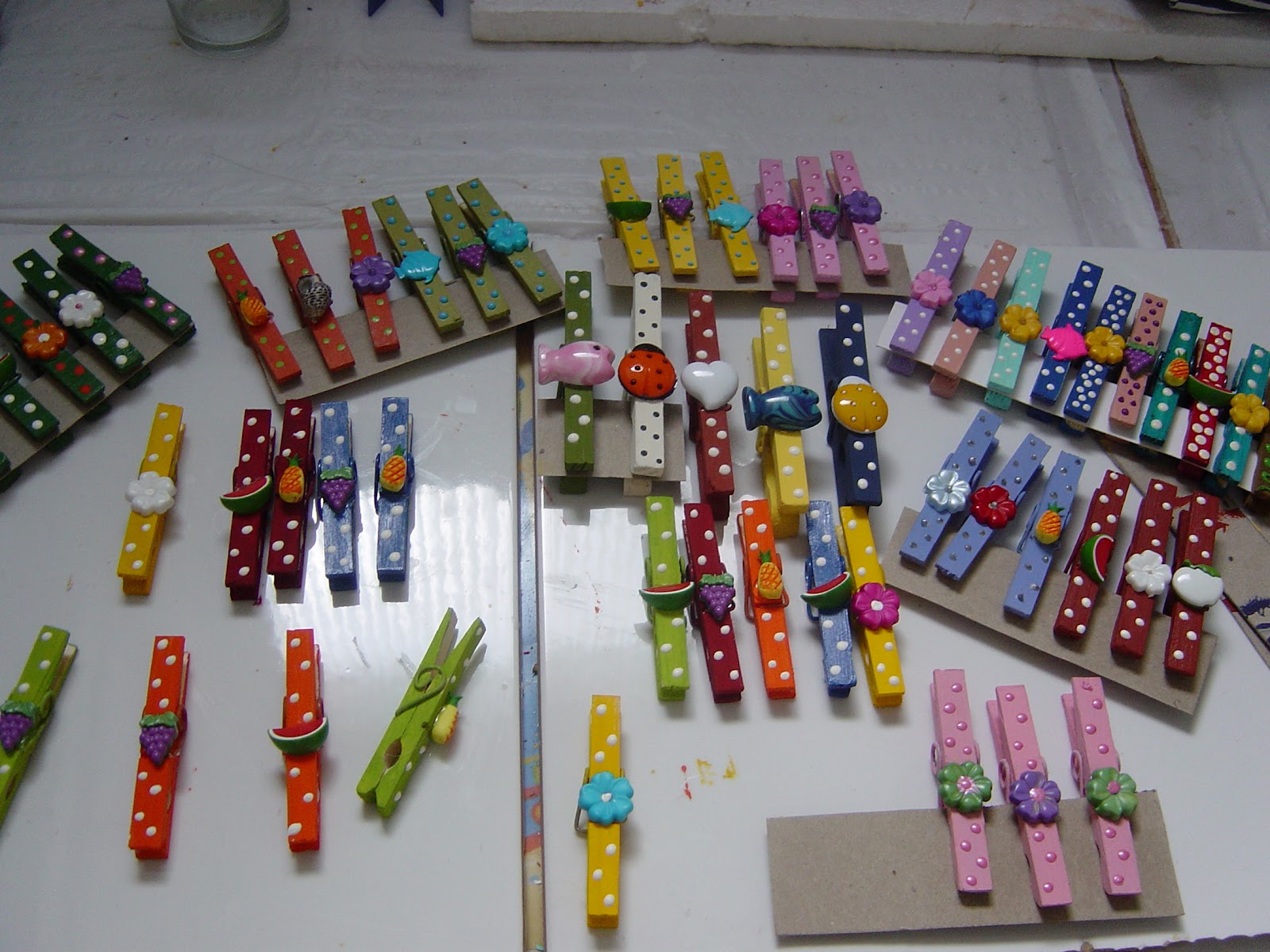 DORCAS ARTESANATO Clips feitos com pregadores de roupa