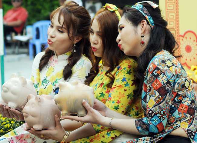 Thăm Sài Gòn đến phố ông đồ du ngoạn xin chữ dịp tết nguyên đán