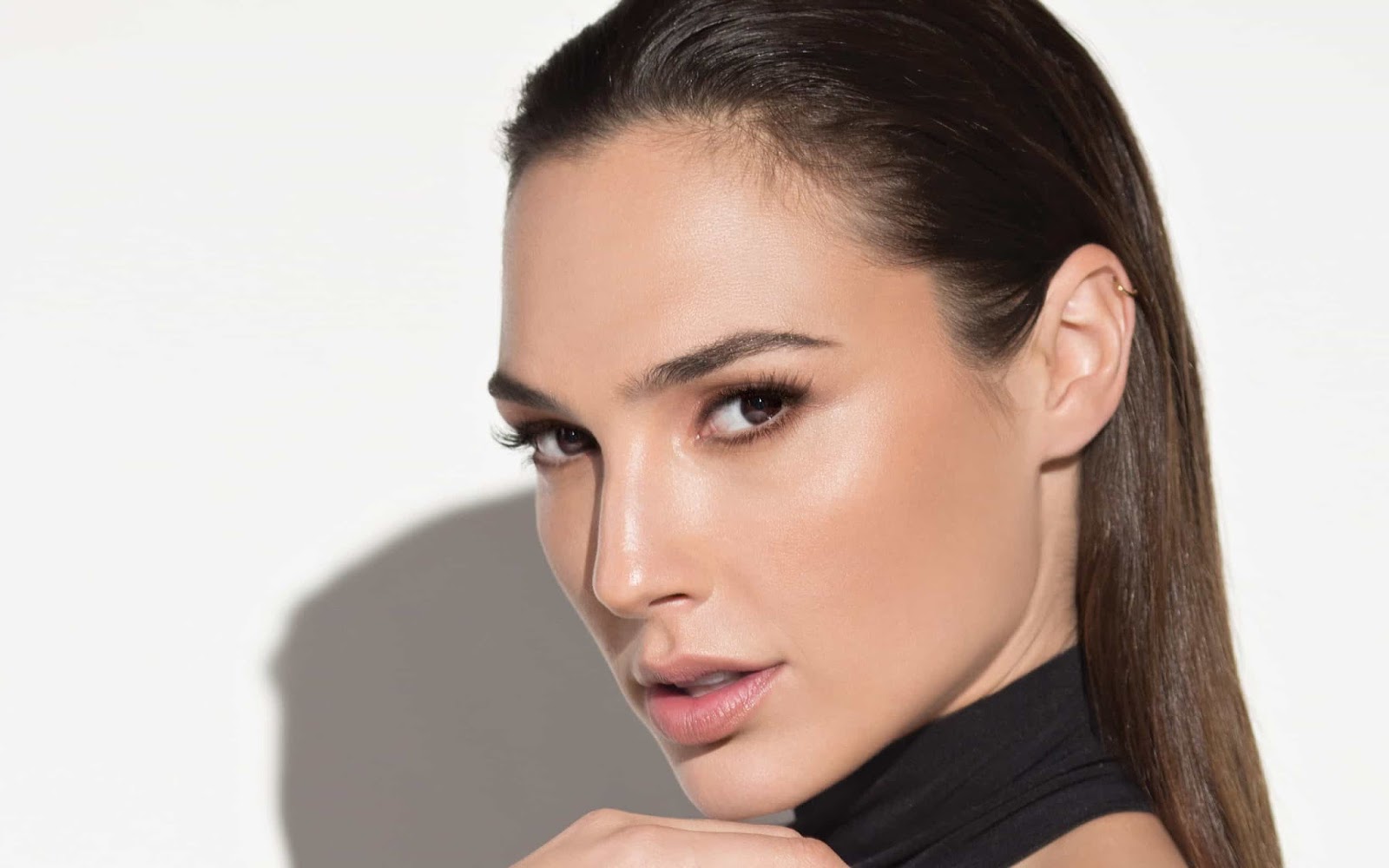 Gal Gadot Bio, Facts, Family, Husband, Age, Movies, Wonder Woman