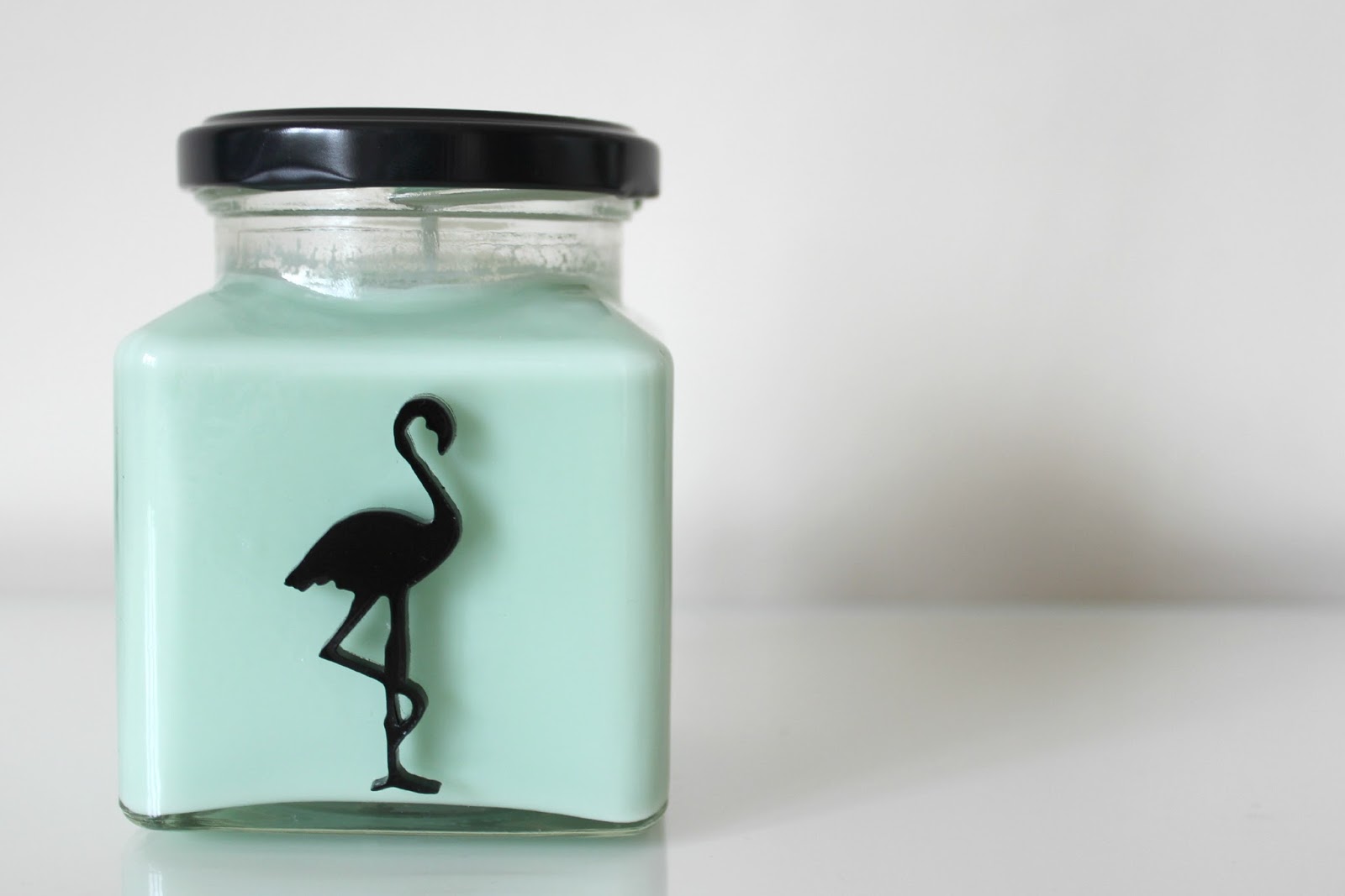 A picture of the Flamingo Candles Cinnamon Appleberry Halloween Classic Jar Candle