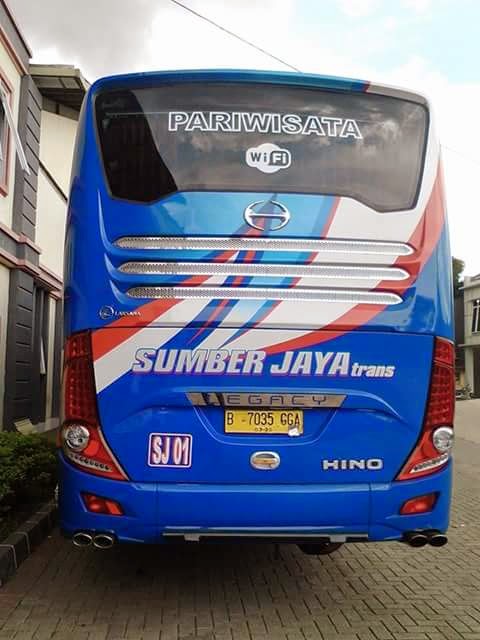 Sumber Jaya: Mengurai Keunggulan Bus Pariwisata Medium untuk Petualangan Anda