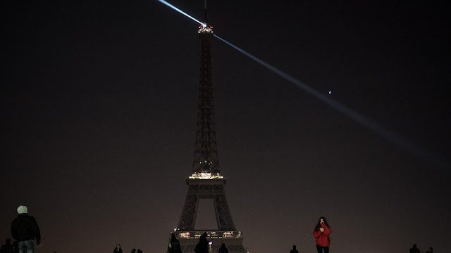 Ikut Berduka, Menara Eiffel Padamkan Lampu untuk Allepo