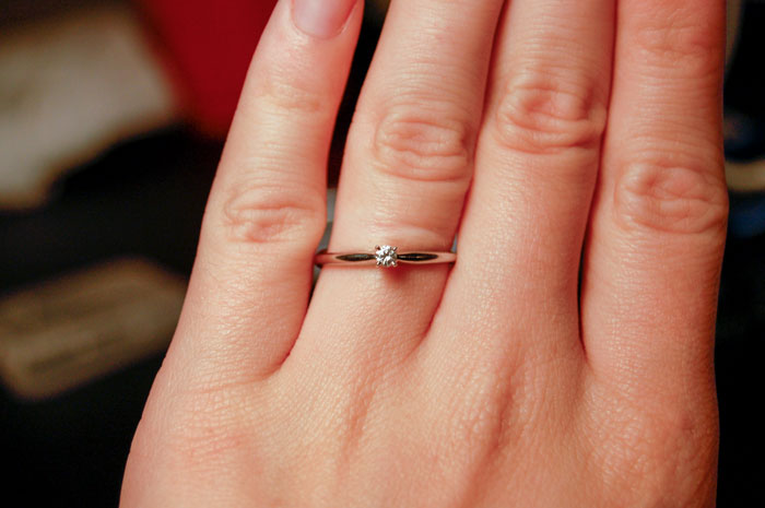 Woman Tries To Humiliate Her Fiancé For Buying Her A 'Cheap' Ring, But She Does Not Expect The Internet's Reaction Woman Tries To Humiliate Her Fiancé For Buying Her A 'Cheap' Ring, But She Does Not Expect The Internet's Reaction