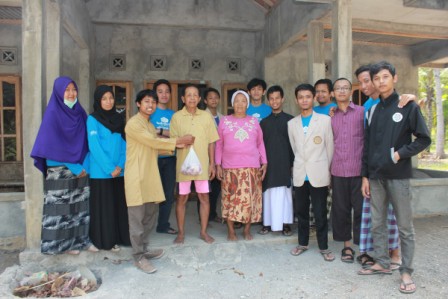 Pembagian Daging Qurban ke setiap masyarakat Pembagian Daging Qurban ke setiap masyarakat Spektra qurban