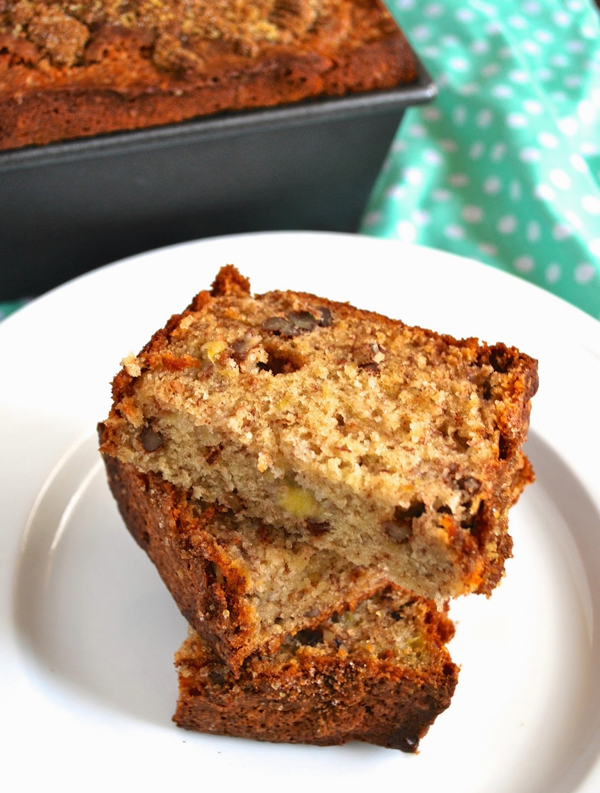 Pecan Banana Bread with Cinnamon Brown Sugar Topping | Bevy Richmond