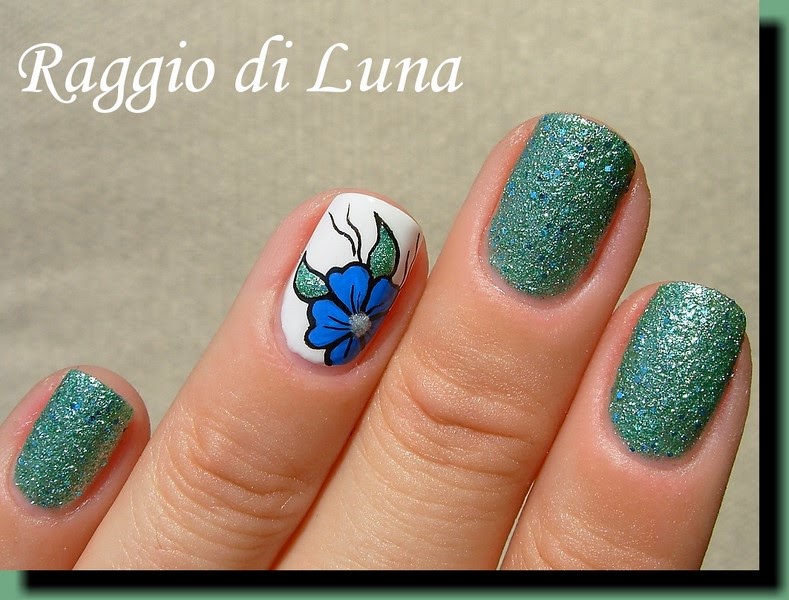 Raggio di Luna Nails: Blue flowers with textured green