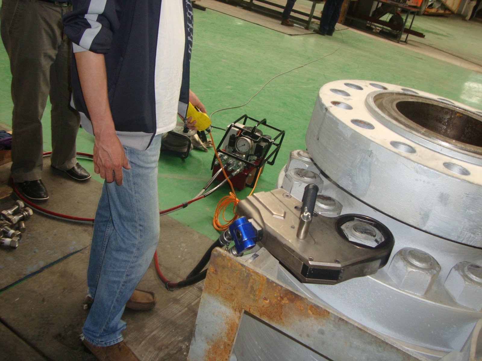 How to use hydraulic torque wrenches How to use a hydraulic torque wrench?