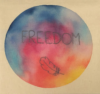 bordado com fundo de aquarela colorido arco-íris escrito freedom