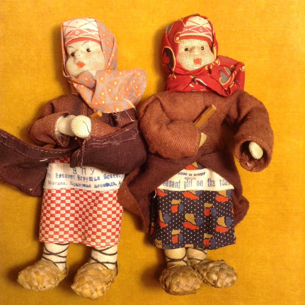 куклы в чулочно носочной технике. ретро игрушки детские. винтажные игрушки. Toys are old. олд игрушки.