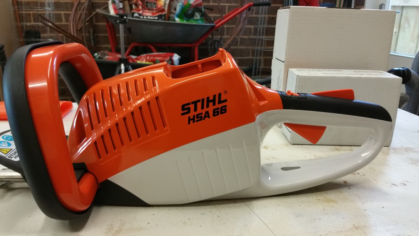 Australian Paddock Tool Review Stihl HSA 66 Battery Hedge Trimmer