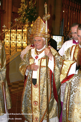 Benedict XVI : vestments